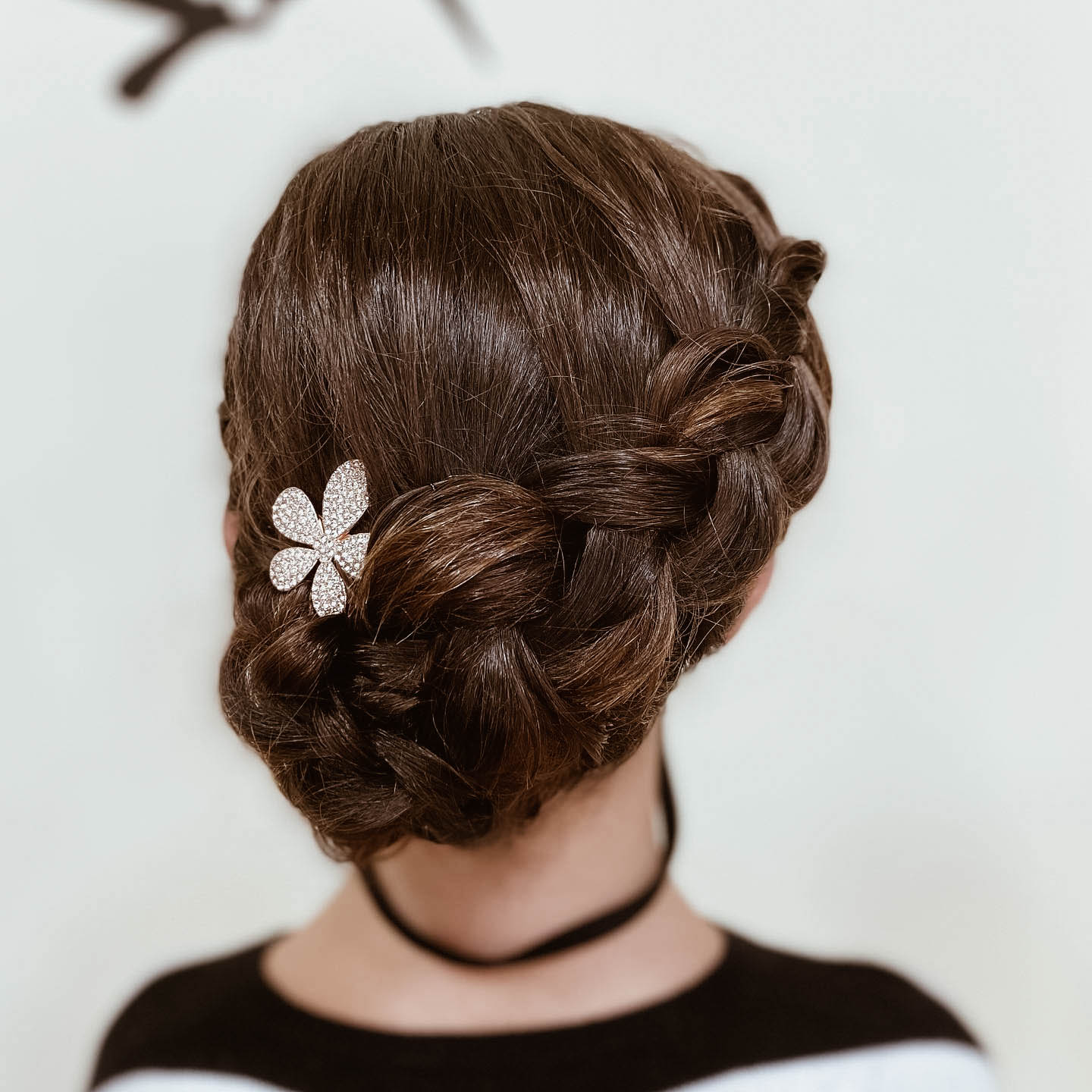 niña con recogido con una trenza